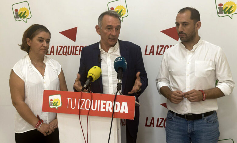 Enrique Santiago en una rueda de prensa en Córdoba