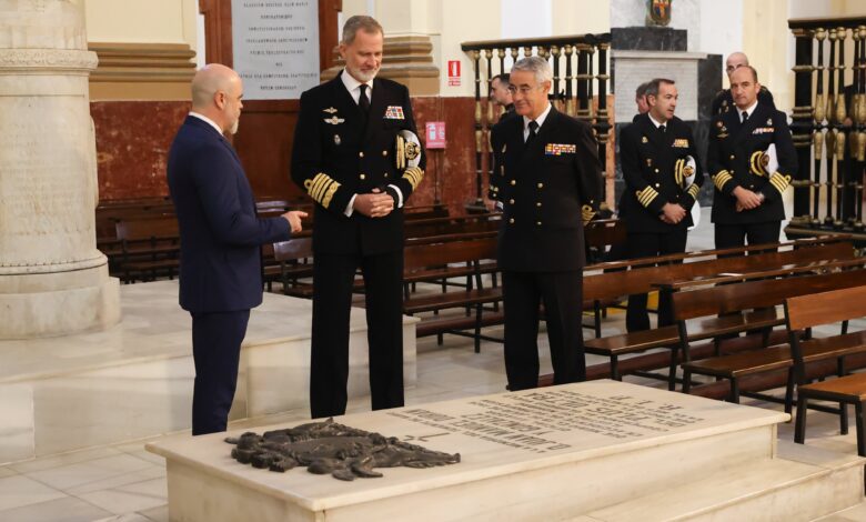 Felipe VI en el pabellón de Marinos Ilustres de San Fernando