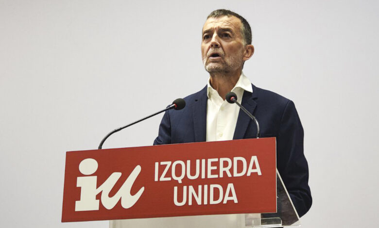 Antonio Maíllo en la rueda de prensa de IU