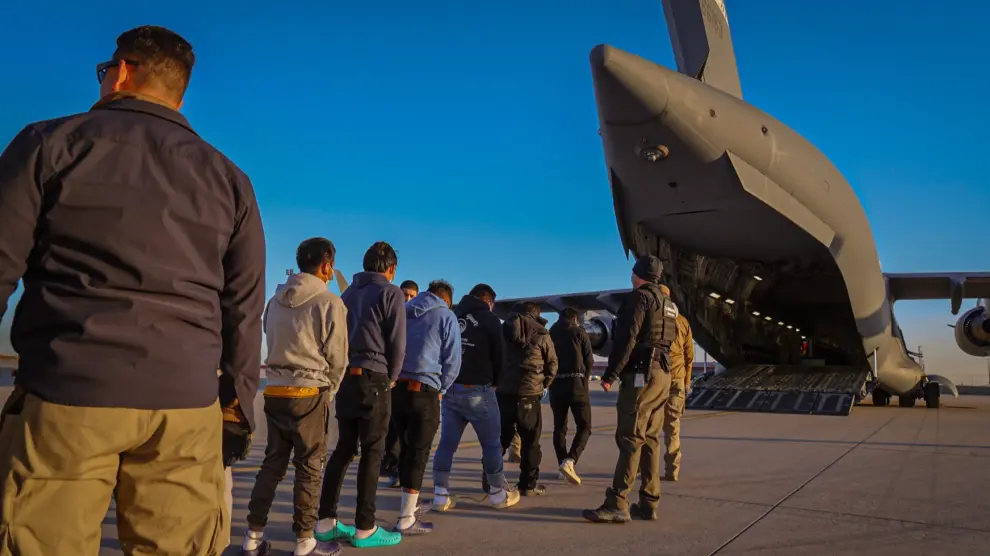 filas-de-los-primeros-migrantes-deportad
