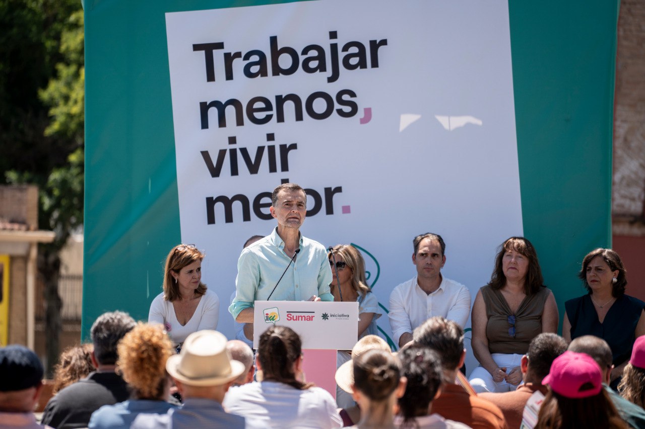 Antonio Maíllo durante su intervención en el acto público celebrado en el Parque de los Perdigones de Sevilla