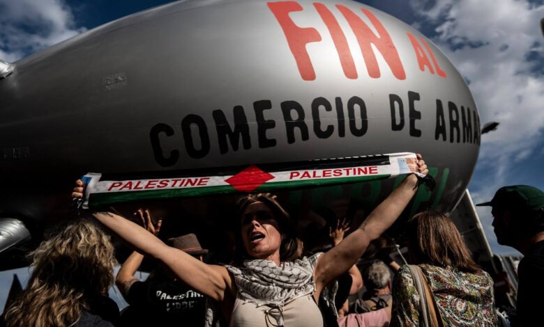 Foto de la concentración de la semana pasada en el exterior del Congreso de apoyo al pueblo palestino y a la proposición de ley que finalmente se aprobó