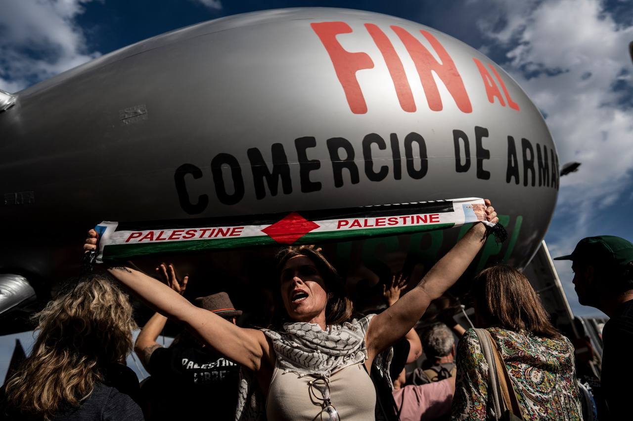 Foto de la concentración de la semana pasada en el exterior del Congreso de apoyo al pueblo palestino y a la proposición de ley que finalmente se aprobó