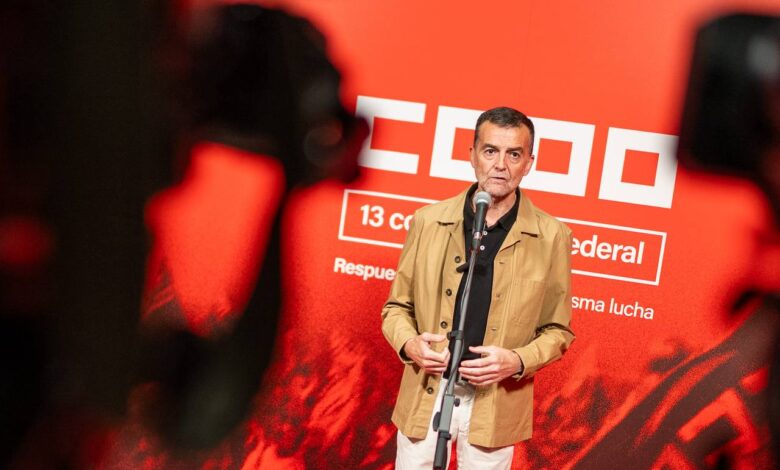 Antonio Maíllo en el momento de hacer declaraciones a su llegada al acto inaugural del 13º Congreso Confederal de CCOO