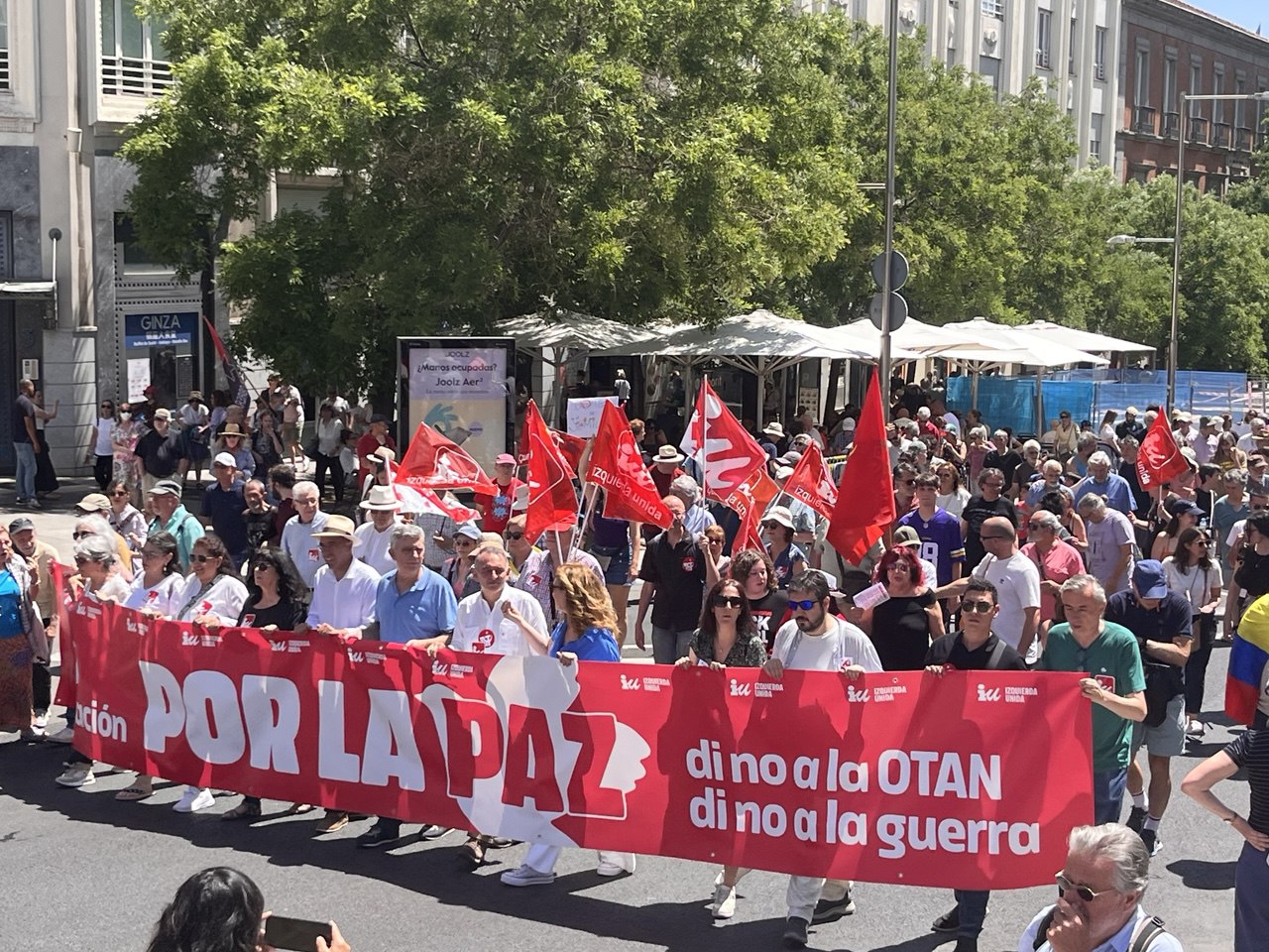pancarta del cortejo en el que participaron en la manifestación convocada en Madrid hace unos días bajo el lema 'Contra el Rearme y la Militarización'.