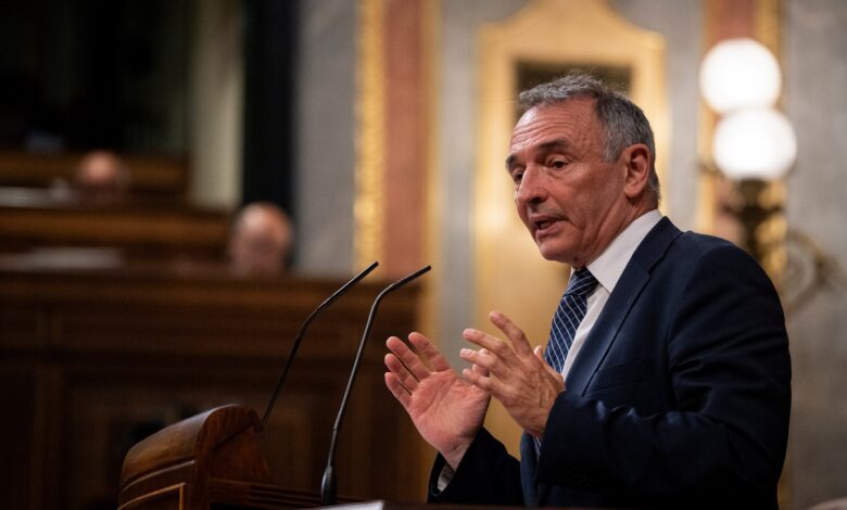 Enrique Santiago durante su intervención en el Pleno del Congreso de esta tarde