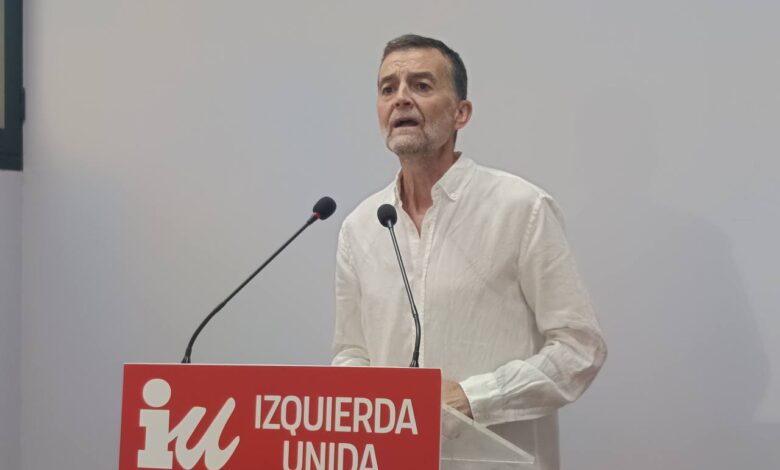 Antonio Maíllo durante la rueda de prensa de esta mañana en la sede de IU Andalucía en Sevilla