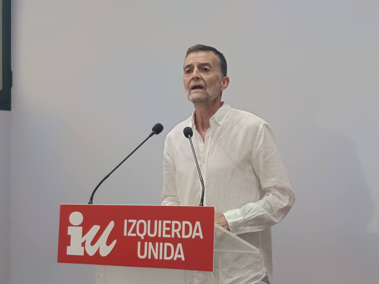 Antonio Maíllo durante la rueda de prensa de esta mañana en la sede de IU Andalucía en Sevilla