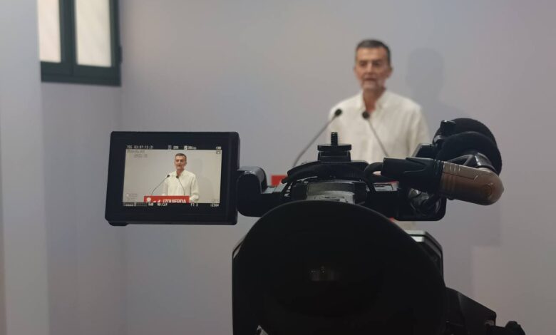 Antonio Maíllo durante la rueda de prensa de esta mañana en la sede de IU Andalucía en Sevilla