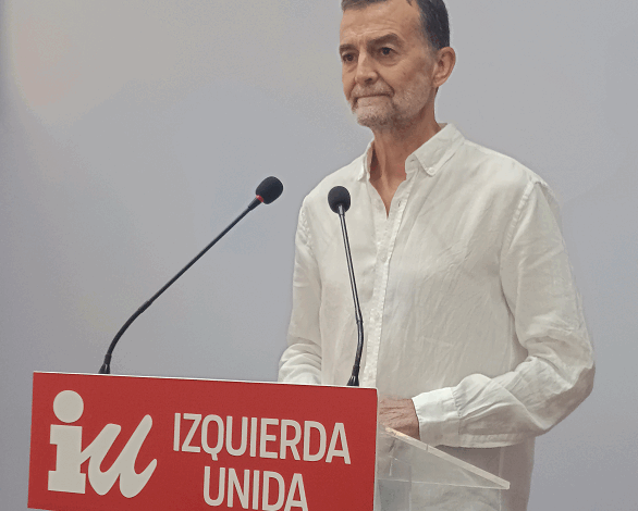 Antonio Maíllo durante la rueda de prensa de esta mañana en la sede de IU Andalucía en Sevilla