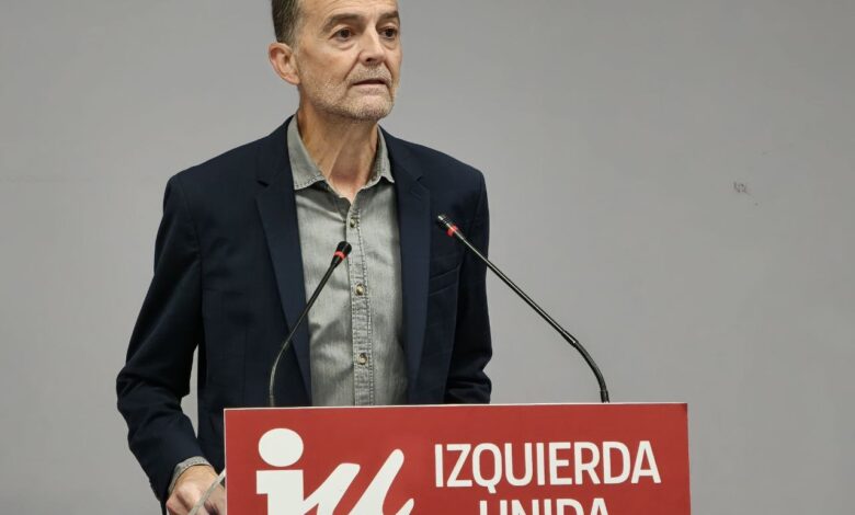 Antonio Maíllo durante la rueda de prensa de esta mañana en la sede de IU en Sevilla