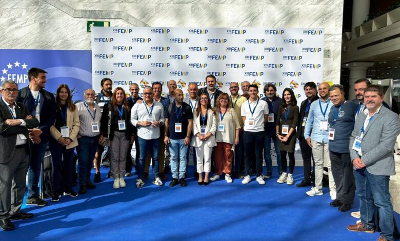 imagen de archivo de la constitución del Grupo Municipalista en 2023, con la portavoz y alcaldesa Aida Castillejo en el centro