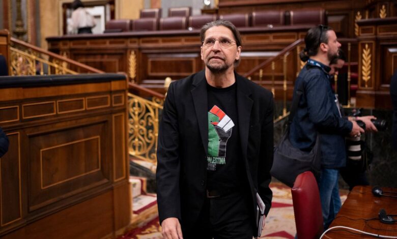 El diputado de IU Francisco Sierra a la llegada a un reciente Pleno del Congreso.