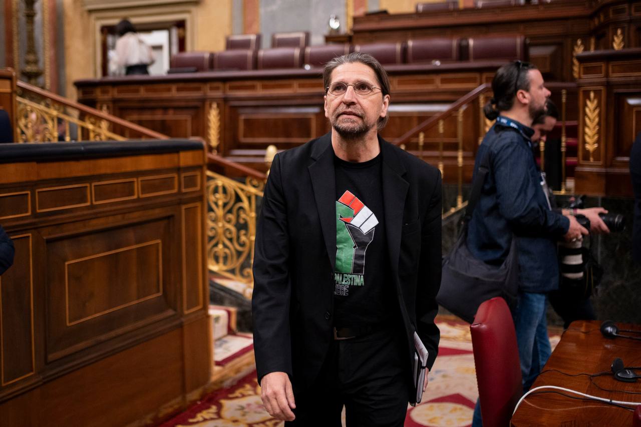 El diputado de IU Francisco Sierra a la llegada a un reciente Pleno del Congreso.