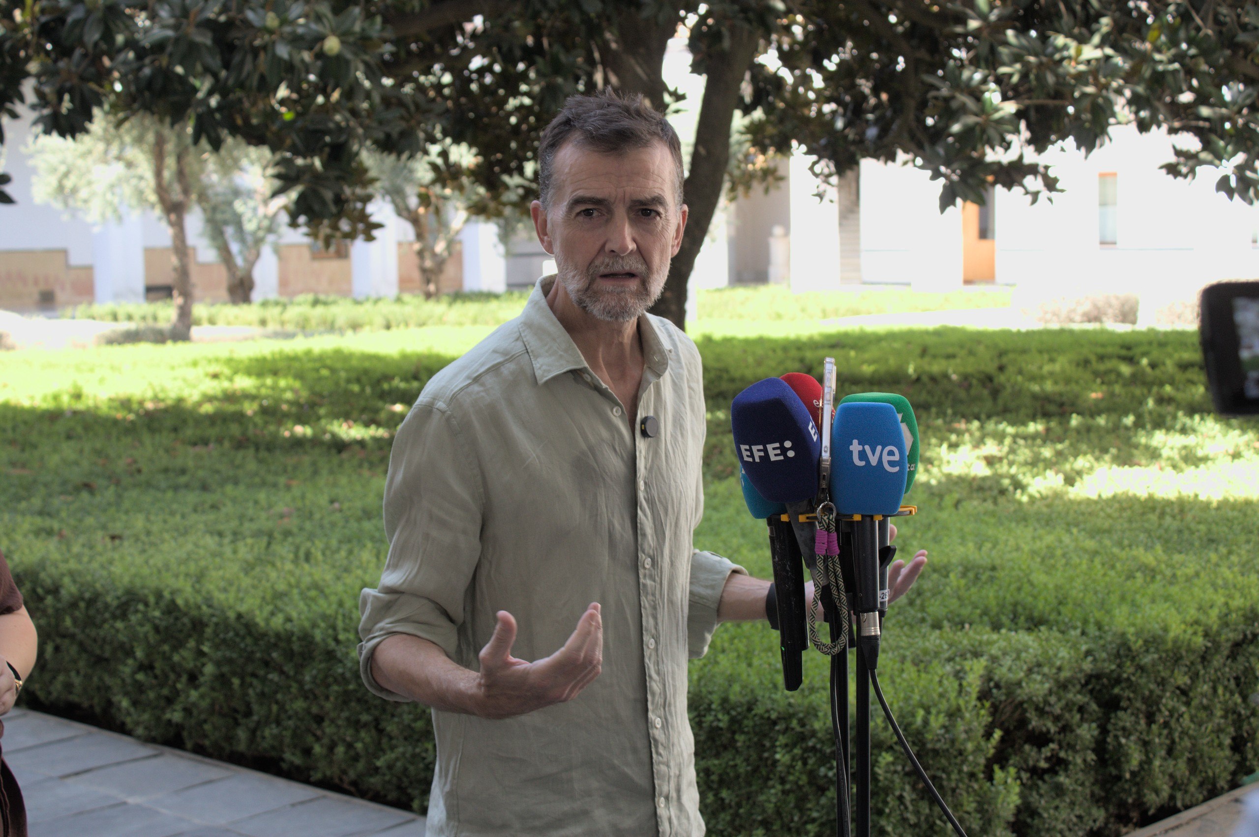 Antonio Maíllo durante la rueda de prensa ofrecida esta mañana en la sede del Parlamento andaluz en Sevilla.