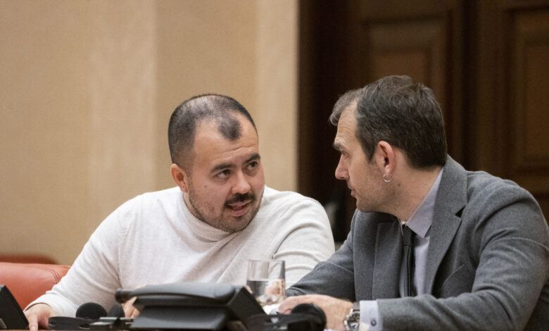 Nahuel González y Toni Valero durante una reunión en dependencias del Congreso