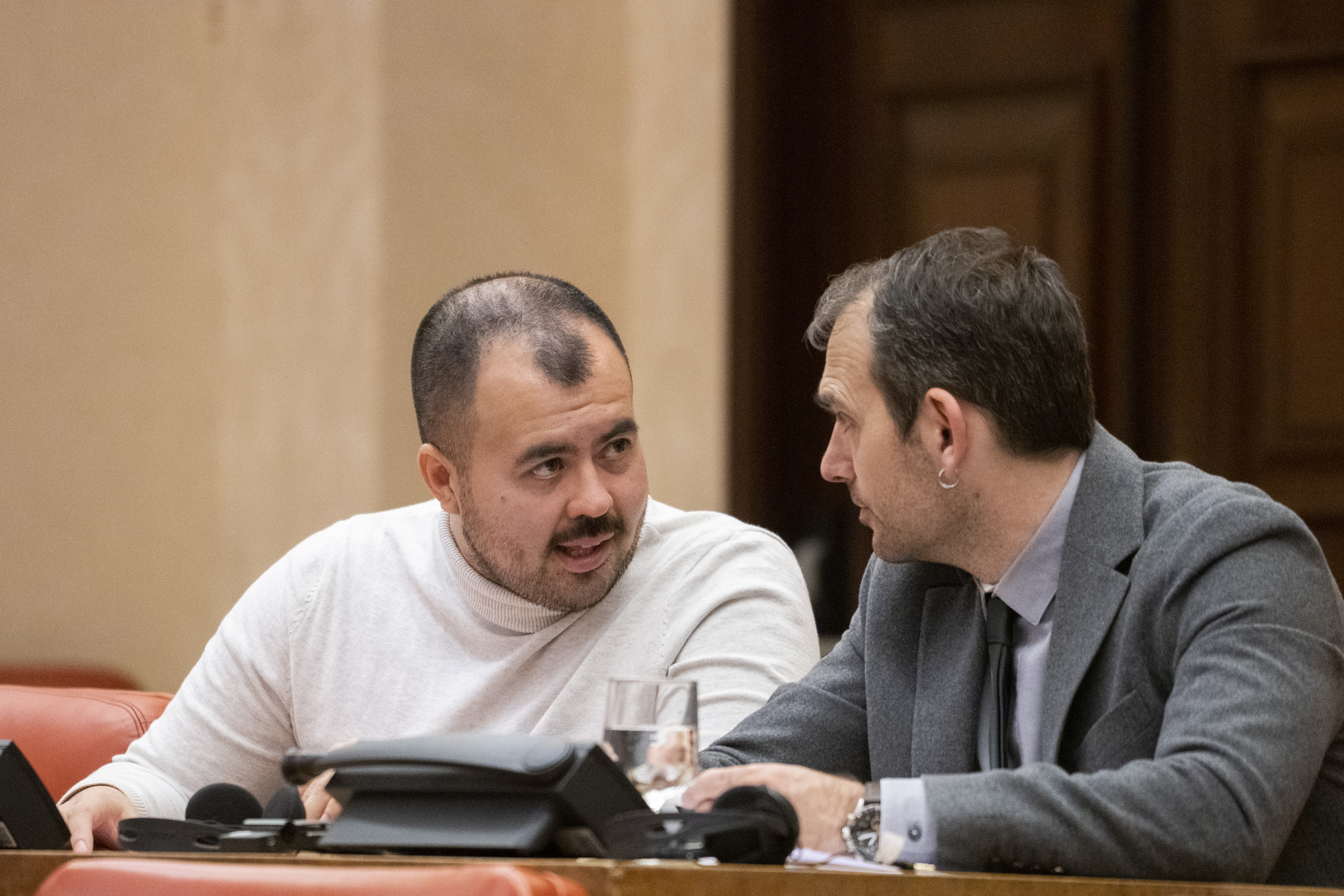 Nahuel González y Toni Valero durante una reunión en dependencias del Congreso