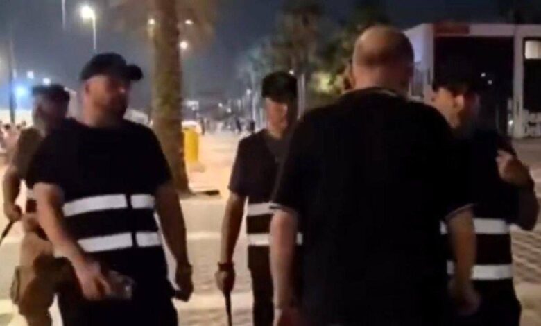 Imagen de TVE y luego publicada de la actuación de una patrulla parapolicial en Valencia.