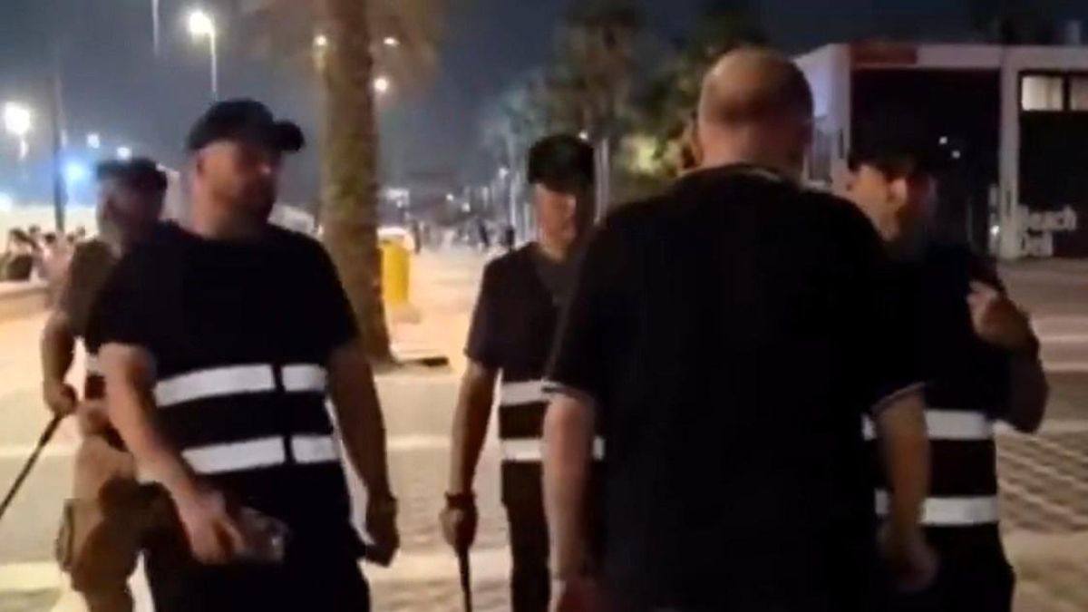 Imagen de TVE y luego publicada de la actuación de una patrulla parapolicial en Valencia.